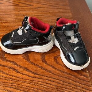 Air Jordan MAX AURA 2 - Size Toddler 4C